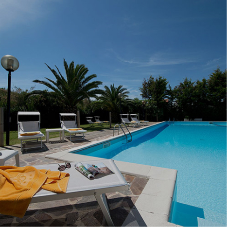 Piscina e giardino