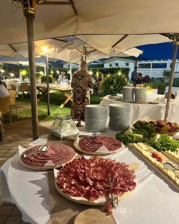 Cena marchigiana in giardino